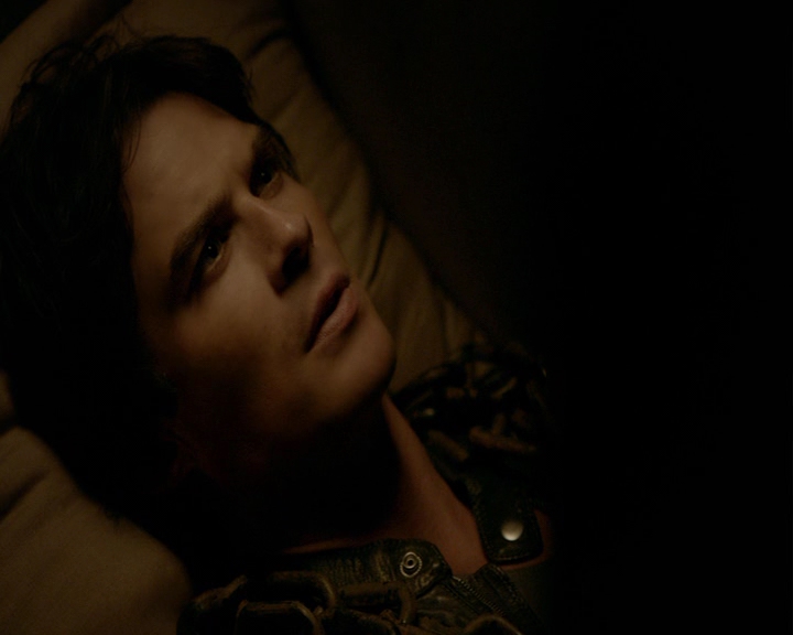 VampireDiaries-dot-nl_VampireDiaries-8x05ComingHomeWasAMistake2241.jpg