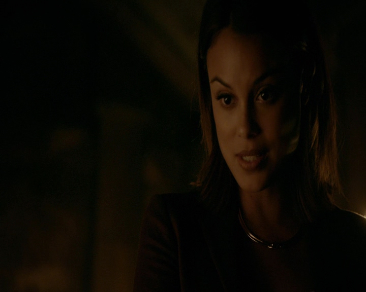 VampireDiaries-dot-nl_VampireDiaries-8x05ComingHomeWasAMistake2243.jpg