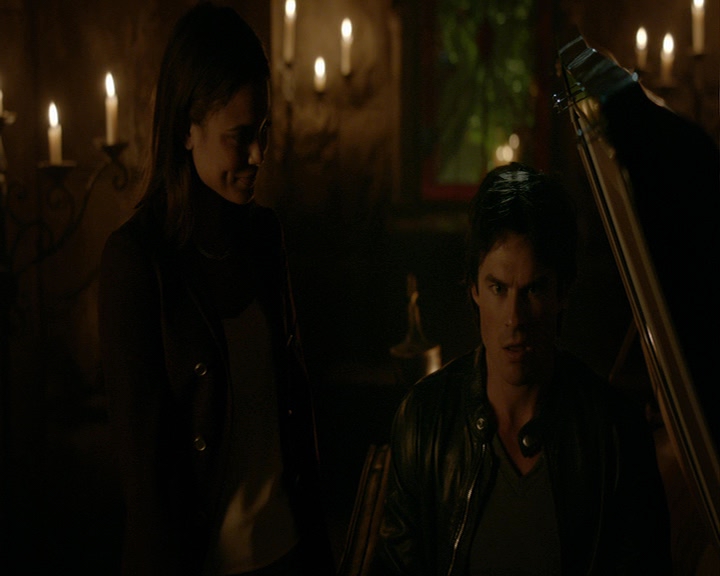 VampireDiaries-dot-nl_VampireDiaries-8x05ComingHomeWasAMistake2251.jpg