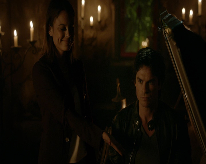 VampireDiaries-dot-nl_VampireDiaries-8x05ComingHomeWasAMistake2257.jpg