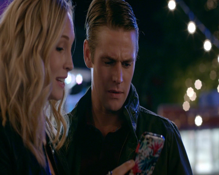 VampireDiaries-dot-nl_VampireDiaries-8x05ComingHomeWasAMistake2311.jpg