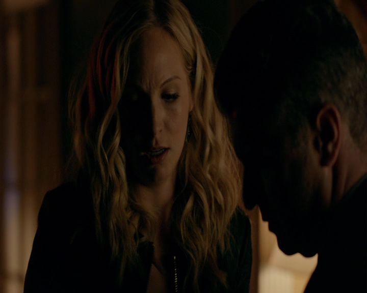 VampireDiaries-dot-nl_VampireDiaries-8x06DetouredOnSomeRandomBackwoodsPathToHell0012.jpg