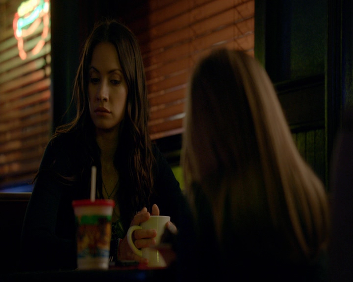 VampireDiaries-dot-nl_VampireDiaries-8x06DetouredOnSomeRandomBackwoodsPathToHell0026.jpg