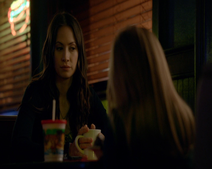 VampireDiaries-dot-nl_VampireDiaries-8x06DetouredOnSomeRandomBackwoodsPathToHell0027.jpg