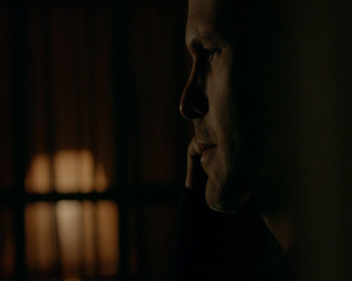 VampireDiaries-dot-nl_VampireDiaries-8x06DetouredOnSomeRandomBackwoodsPathToHell0045.jpg