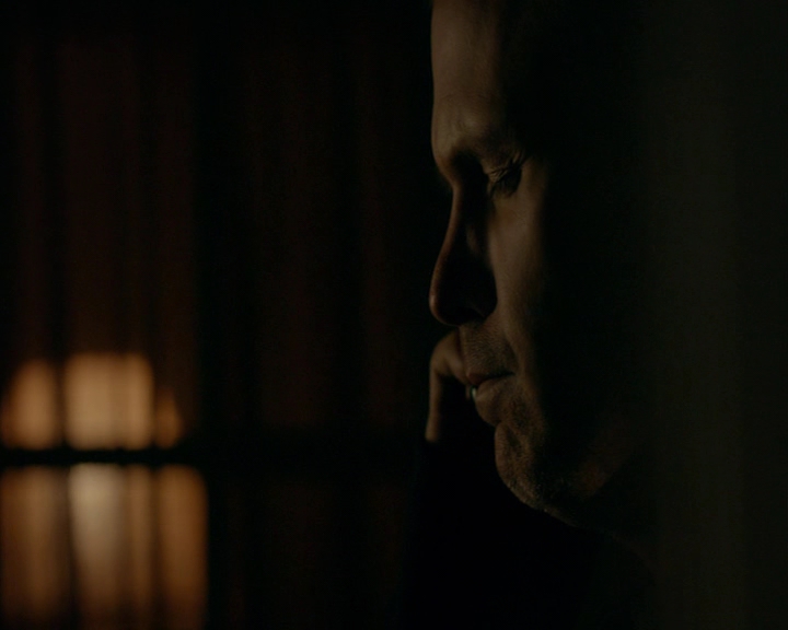 VampireDiaries-dot-nl_VampireDiaries-8x06DetouredOnSomeRandomBackwoodsPathToHell0058.jpg