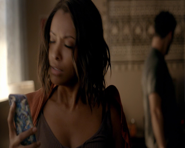 VampireDiaries-dot-nl_VampireDiaries-8x06DetouredOnSomeRandomBackwoodsPathToHell0173.jpg
