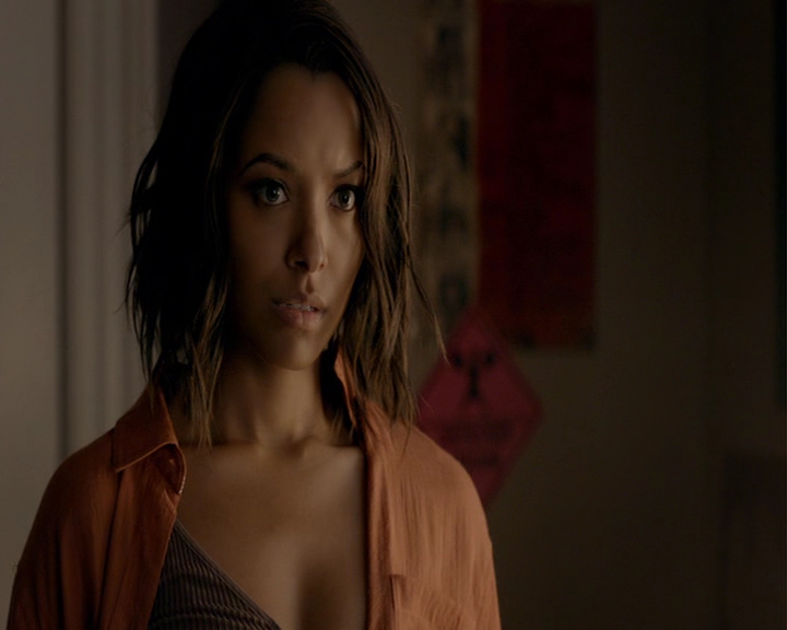 VampireDiaries-dot-nl_VampireDiaries-8x06DetouredOnSomeRandomBackwoodsPathToHell0183.jpg