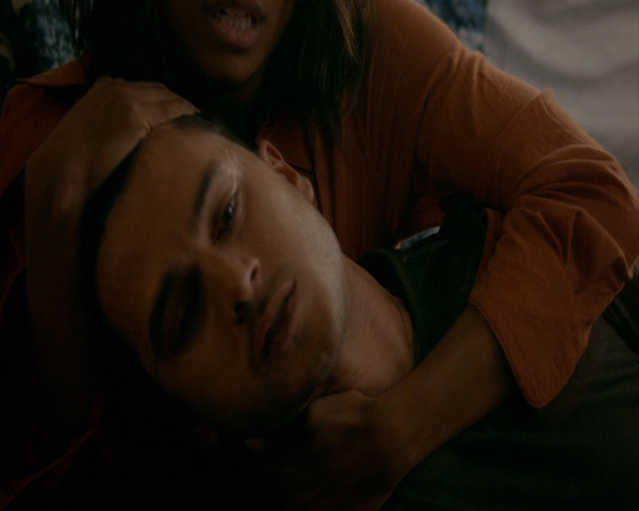 VampireDiaries-dot-nl_VampireDiaries-8x06DetouredOnSomeRandomBackwoodsPathToHell0201.jpg