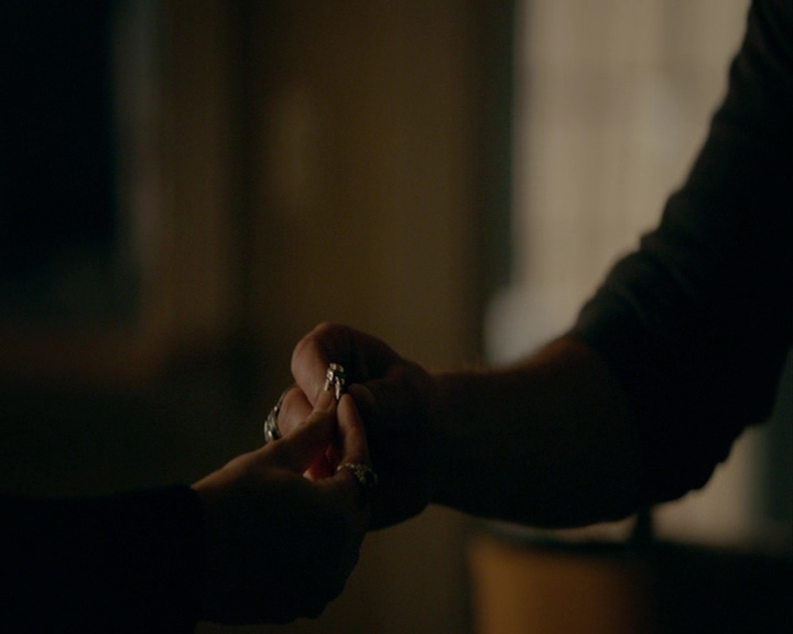 VampireDiaries-dot-nl_VampireDiaries-8x06DetouredOnSomeRandomBackwoodsPathToHell0258.jpg