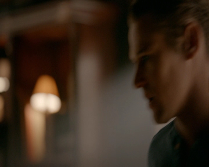 VampireDiaries-dot-nl_VampireDiaries-8x06DetouredOnSomeRandomBackwoodsPathToHell0411.jpg