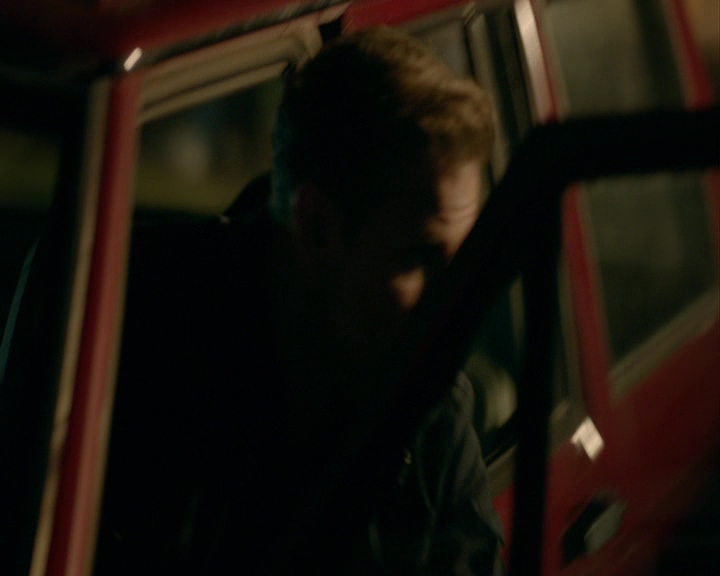 VampireDiaries-dot-nl_VampireDiaries-8x06DetouredOnSomeRandomBackwoodsPathToHell1192.jpg