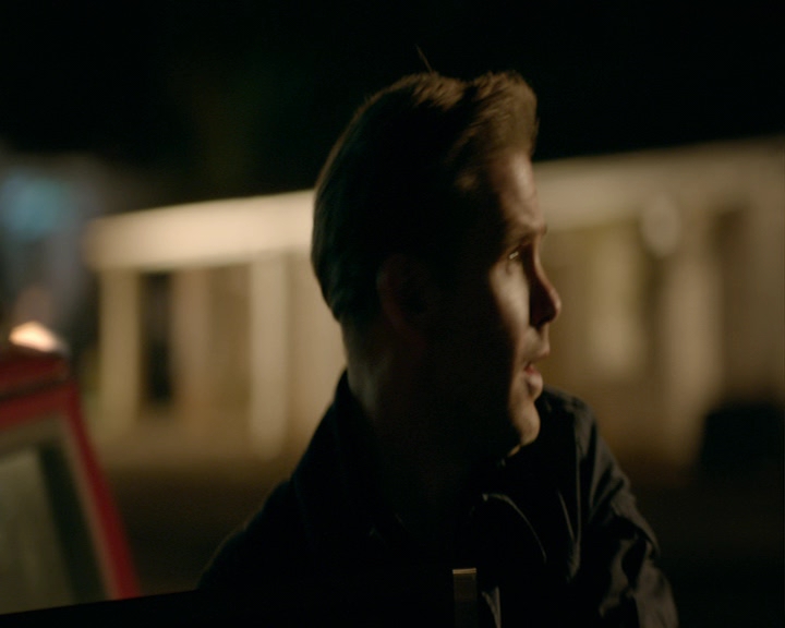 VampireDiaries-dot-nl_VampireDiaries-8x06DetouredOnSomeRandomBackwoodsPathToHell1193.jpg