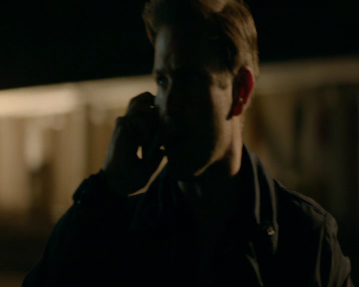 VampireDiaries-dot-nl_VampireDiaries-8x06DetouredOnSomeRandomBackwoodsPathToHell1194.jpg