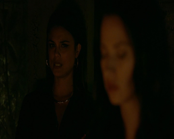 VampireDiaries-dot-nl_VampireDiaries-8x06DetouredOnSomeRandomBackwoodsPathToHell1464.jpg