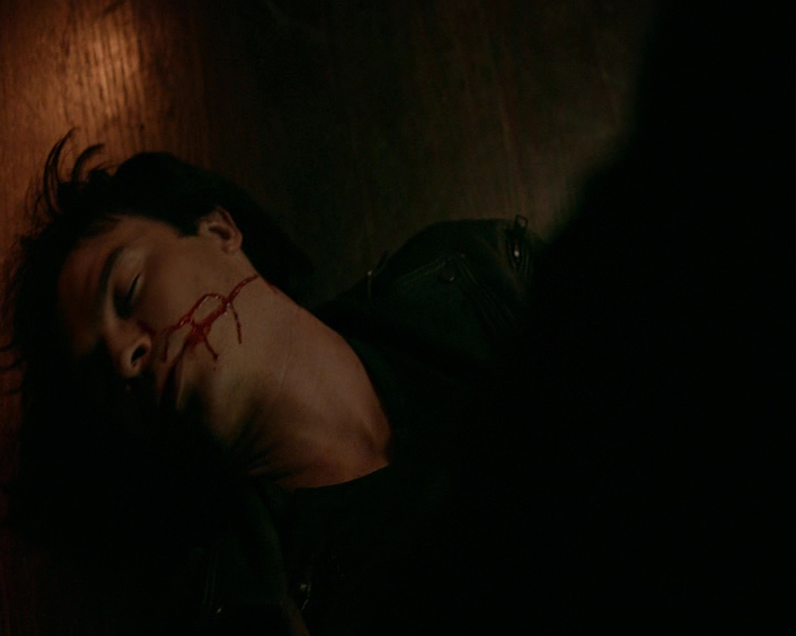VampireDiaries-dot-nl_VampireDiaries-8x06DetouredOnSomeRandomBackwoodsPathToHell2322.jpg