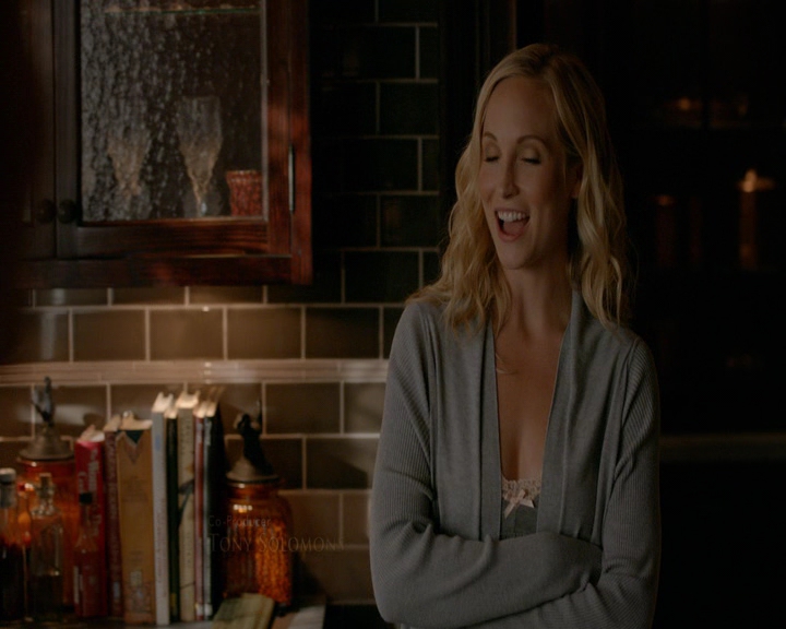 VampireDiaries-dot-nl_VVampireDiaries-dot-nl_VampireDiaries-8x07TheNextTimeIHurtSomebodyItCouldBeYou0123.jpg