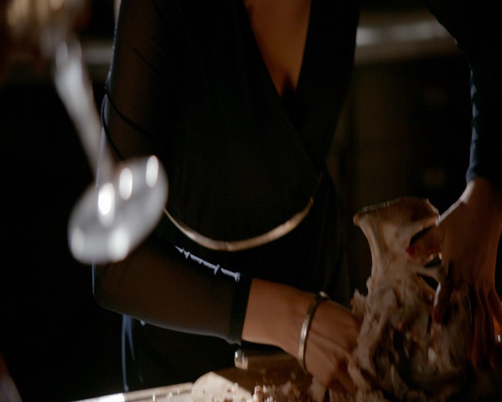 VampireDiaries-dot-nl_VVampireDiaries-dot-nl_VampireDiaries-8x07TheNextTimeIHurtSomebodyItCouldBeYou0592.jpg