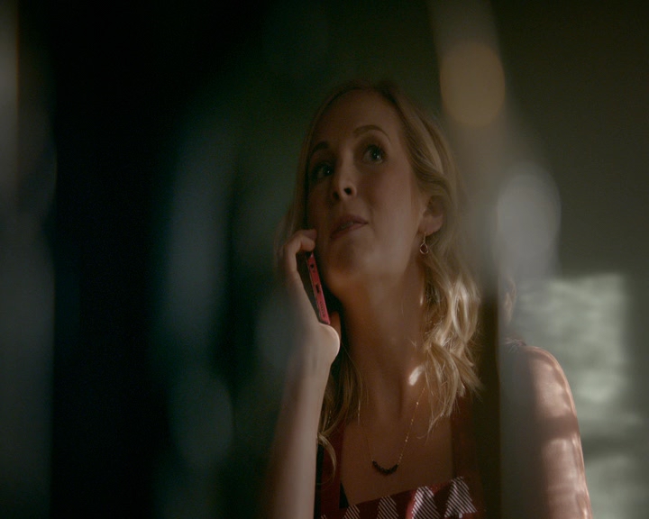 VampireDiaries-dot-nl_VVampireDiaries-dot-nl_VampireDiaries-8x07TheNextTimeIHurtSomebodyItCouldBeYou0644.jpg