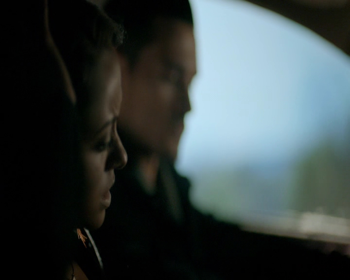 VampireDiaries-dot-nl_VVampireDiaries-dot-nl_VampireDiaries-8x07TheNextTimeIHurtSomebodyItCouldBeYou0651.jpg
