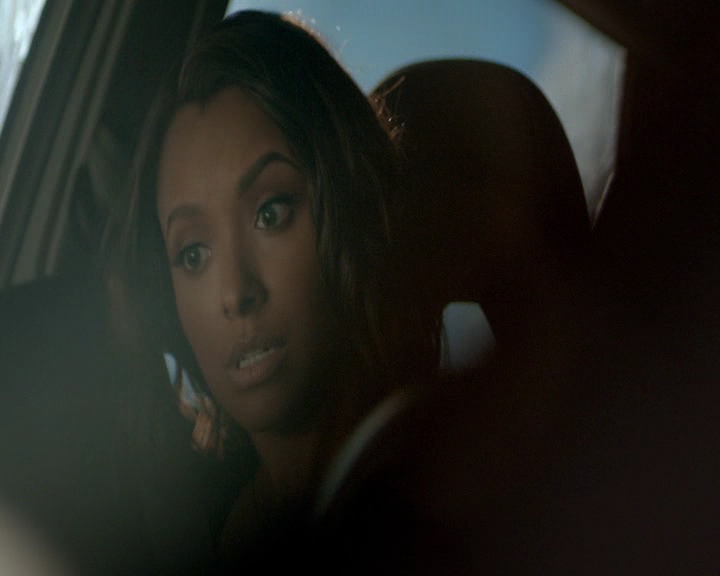 VampireDiaries-dot-nl_VVampireDiaries-dot-nl_VampireDiaries-8x07TheNextTimeIHurtSomebodyItCouldBeYou0669.jpg