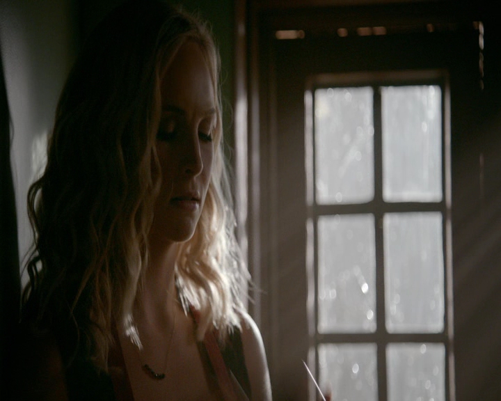 VampireDiaries-dot-nl_VVampireDiaries-dot-nl_VampireDiaries-8x07TheNextTimeIHurtSomebodyItCouldBeYou0672.jpg