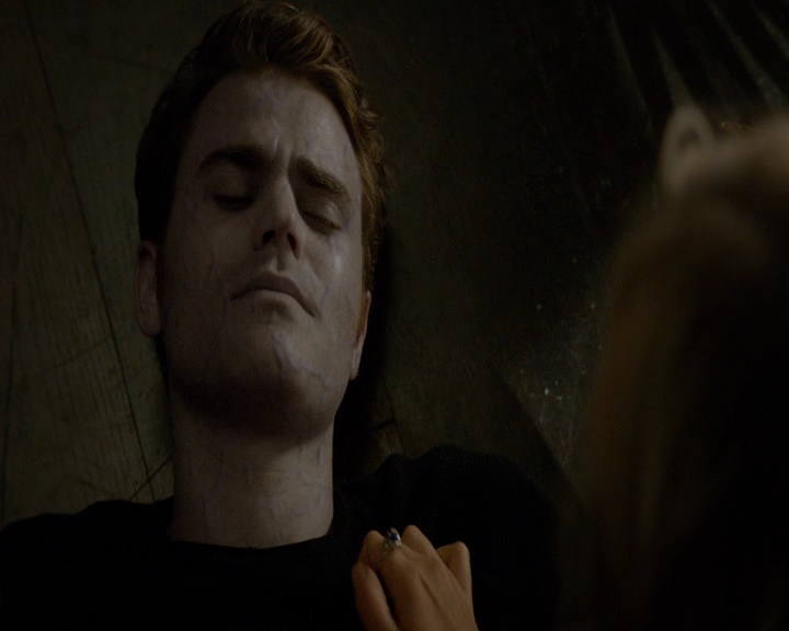VampireDiaries-dot-nl_VVampireDiaries-dot-nl_VampireDiaries-8x07TheNextTimeIHurtSomebodyItCouldBeYou0684.jpg