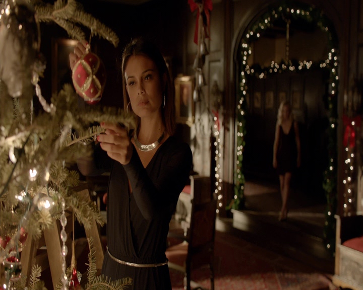 VampireDiaries-dot-nl_VVampireDiaries-dot-nl_VampireDiaries-8x07TheNextTimeIHurtSomebodyItCouldBeYou0780.jpg
