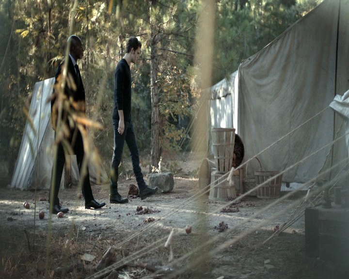 VampireDiaries-dot-nl_VVampireDiaries-dot-nl_VampireDiaries-8x07TheNextTimeIHurtSomebodyItCouldBeYou0821.jpg