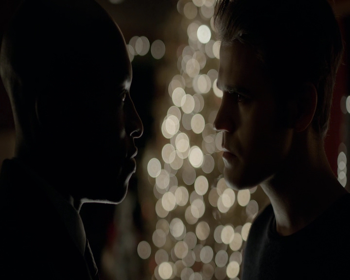 VampireDiaries-dot-nl_VVampireDiaries-dot-nl_VampireDiaries-8x07TheNextTimeIHurtSomebodyItCouldBeYou1818.jpg