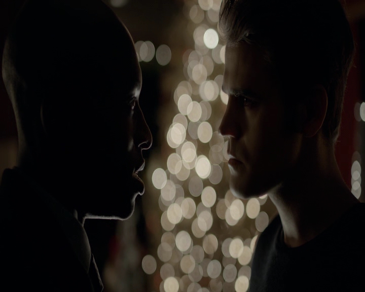 VampireDiaries-dot-nl_VVampireDiaries-dot-nl_VampireDiaries-8x07TheNextTimeIHurtSomebodyItCouldBeYou1819.jpg