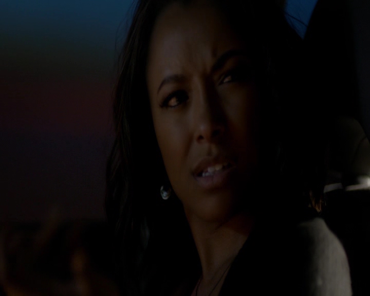 VampireDiaries-dot-nl_VVampireDiaries-dot-nl_VampireDiaries-8x07TheNextTimeIHurtSomebodyItCouldBeYou1943.jpg