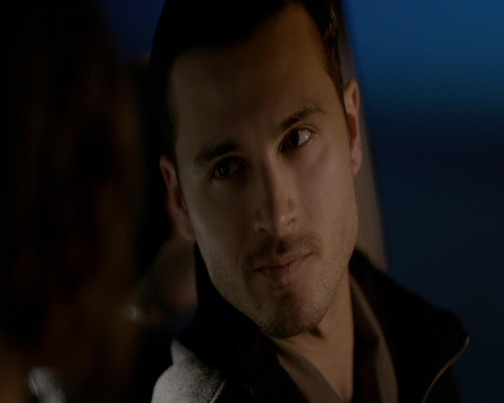 VampireDiaries-dot-nl_VVampireDiaries-dot-nl_VampireDiaries-8x07TheNextTimeIHurtSomebodyItCouldBeYou2007.jpg