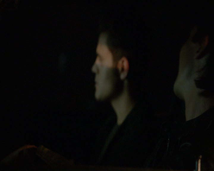 VampireDiaries-dot-nl_VVampireDiaries-dot-nl_VampireDiaries-8x07TheNextTimeIHurtSomebodyItCouldBeYou2297.jpg