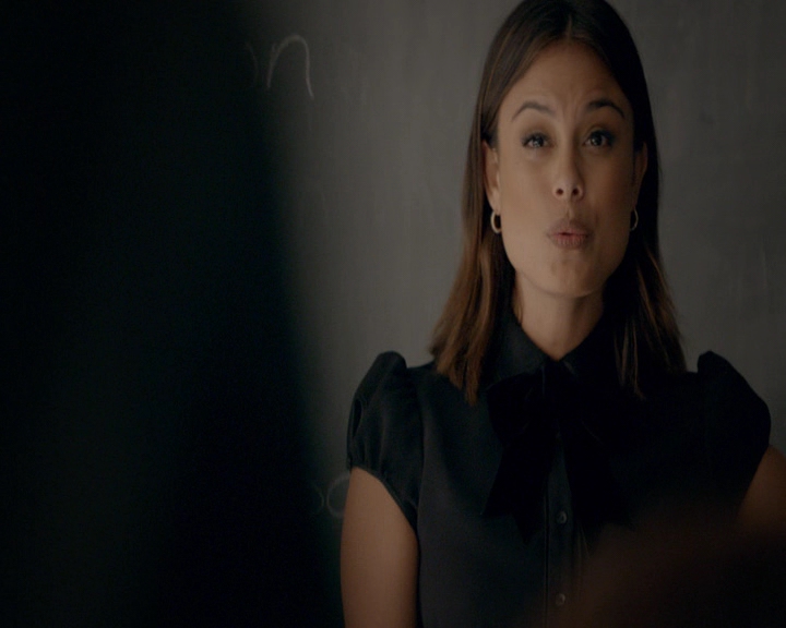 VampireDiaries-dot-nl_VVampireDiaries-dot-nl_VampireDiaries-8x08WeHaveHistoryTogether0405.jpg