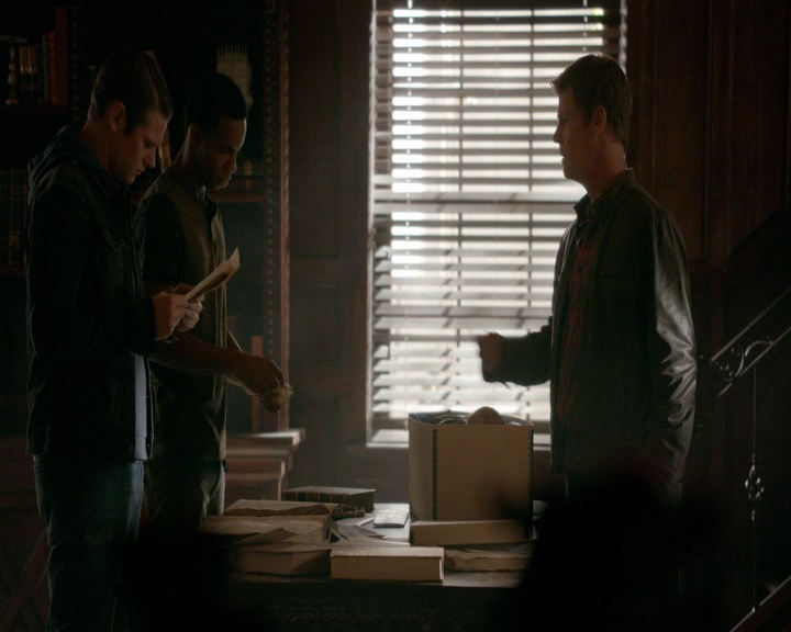 VampireDiaries-dot-nl_VVampireDiaries-dot-nl_VampireDiaries-8x08WeHaveHistoryTogether0633.jpg