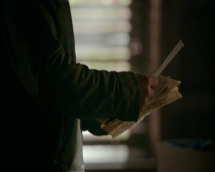 VampireDiaries-dot-nl_VVampireDiaries-dot-nl_VampireDiaries-8x08WeHaveHistoryTogether0653.jpg