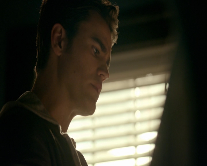 VampireDiaries-dot-nl_VVampireDiaries-dot-nl_VampireDiaries-8x08WeHaveHistoryTogether0804.jpg