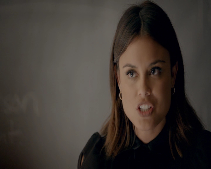 VampireDiaries-dot-nl_VVampireDiaries-dot-nl_VampireDiaries-8x08WeHaveHistoryTogether0865.jpg