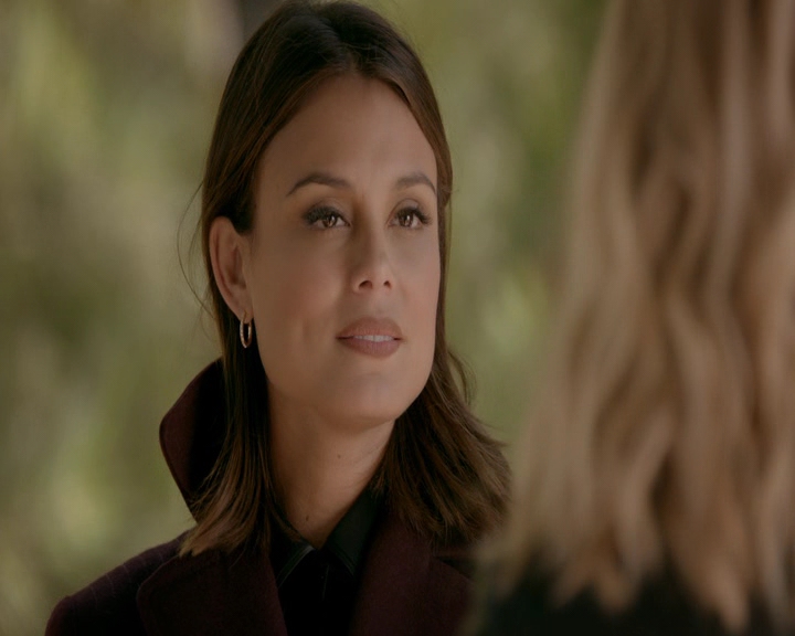 VampireDiaries-dot-nl_VVampireDiaries-dot-nl_VampireDiaries-8x08WeHaveHistoryTogether0981.jpg