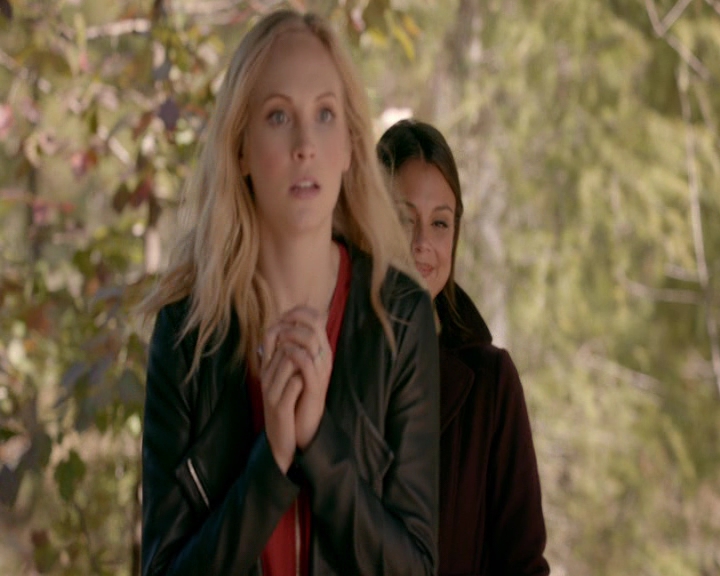 VampireDiaries-dot-nl_VVampireDiaries-dot-nl_VampireDiaries-8x08WeHaveHistoryTogether1067.jpg