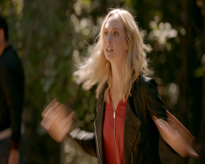 VampireDiaries-dot-nl_VVampireDiaries-dot-nl_VampireDiaries-8x08WeHaveHistoryTogether1073.jpg