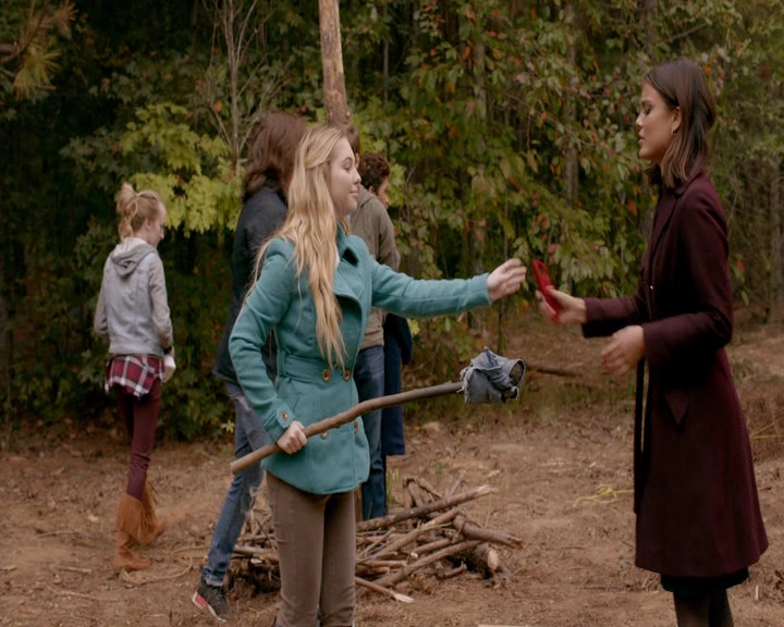VampireDiaries-dot-nl_VVampireDiaries-dot-nl_VampireDiaries-8x08WeHaveHistoryTogether1077.jpg