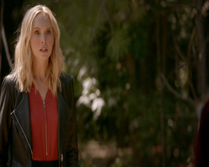 VampireDiaries-dot-nl_VVampireDiaries-dot-nl_VampireDiaries-8x08WeHaveHistoryTogether1079.jpg