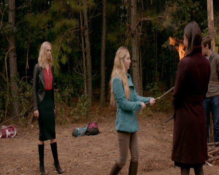 VampireDiaries-dot-nl_VVampireDiaries-dot-nl_VampireDiaries-8x08WeHaveHistoryTogether1083.jpg