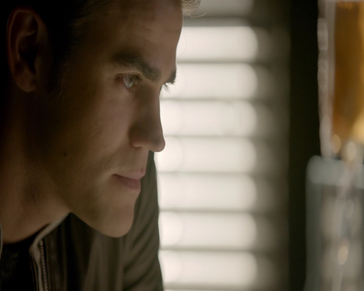VampireDiaries-dot-nl_VVampireDiaries-dot-nl_VampireDiaries-8x08WeHaveHistoryTogether1150.jpg
