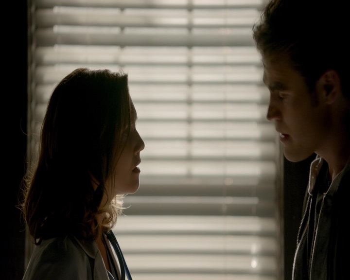 VampireDiaries-dot-nl_VVampireDiaries-dot-nl_VampireDiaries-8x08WeHaveHistoryTogether1196.jpg