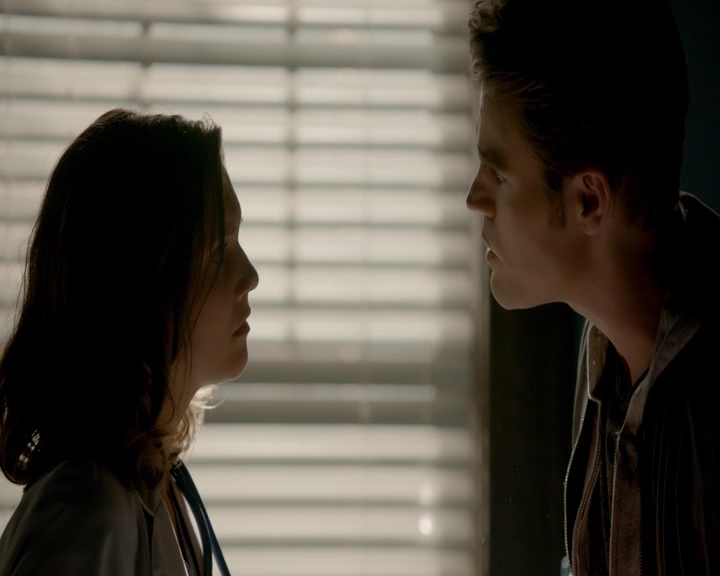 VampireDiaries-dot-nl_VVampireDiaries-dot-nl_VampireDiaries-8x08WeHaveHistoryTogether1218.jpg