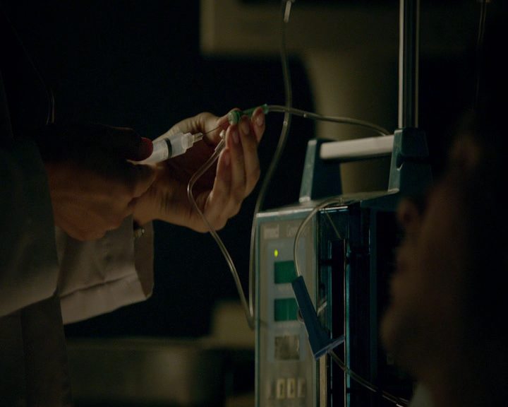 VampireDiaries-dot-nl_VVampireDiaries-dot-nl_VampireDiaries-8x08WeHaveHistoryTogether1330.jpg