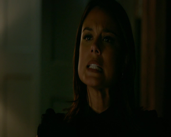 VampireDiaries-dot-nl_VVampireDiaries-dot-nl_VampireDiaries-8x08WeHaveHistoryTogether1820.jpg
